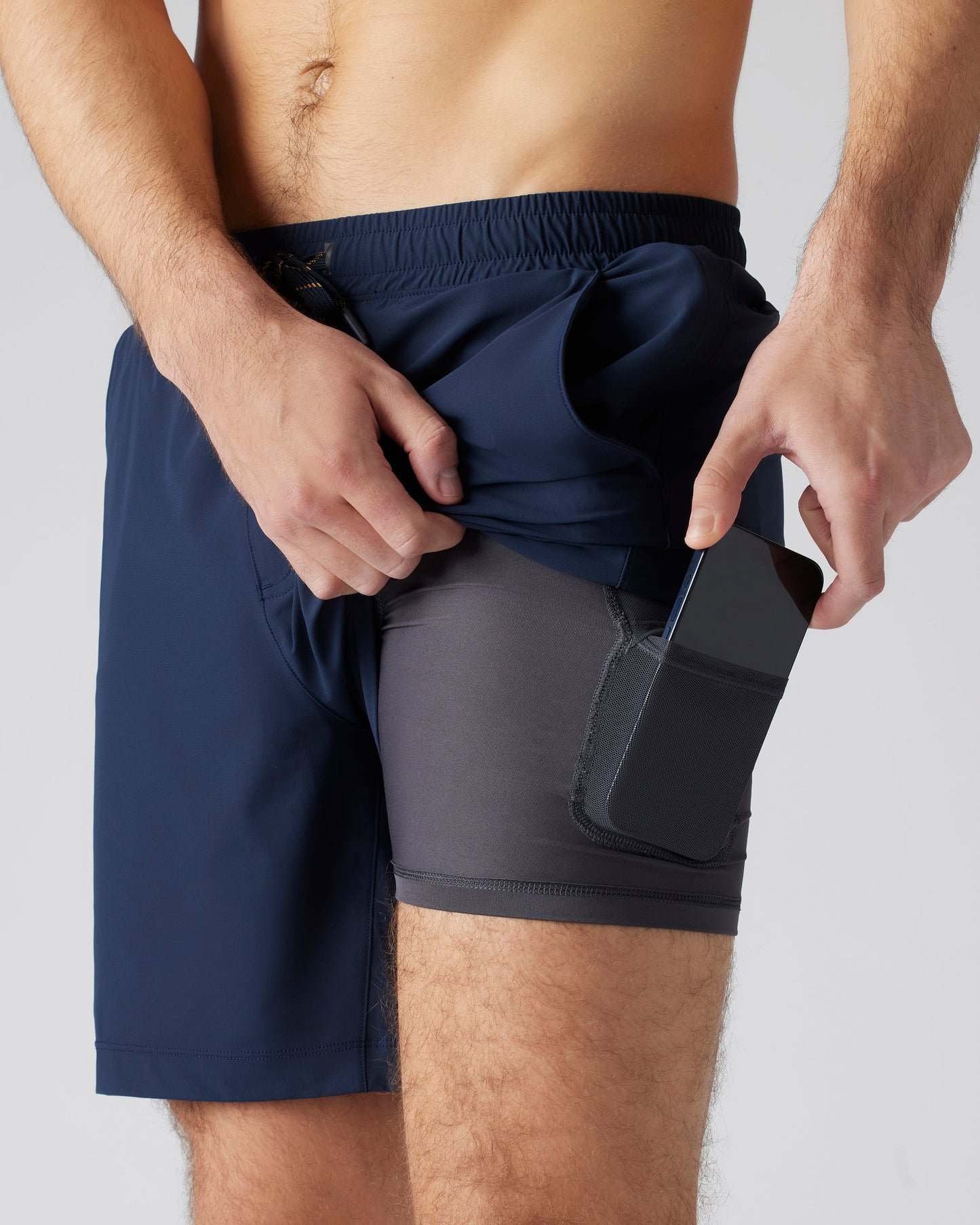 Rhone Mens 7" Lined Pursuit Short in True Navy