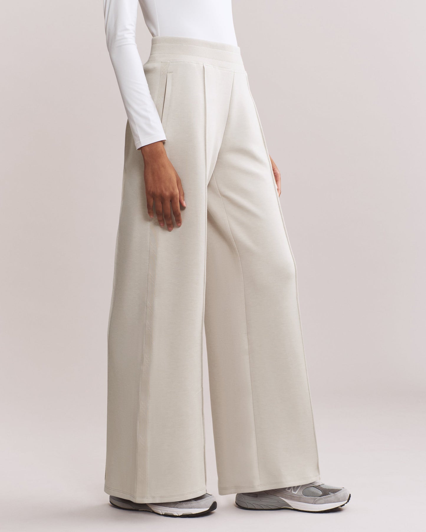 Womens Rhone Dreamglow Trouser in Sand