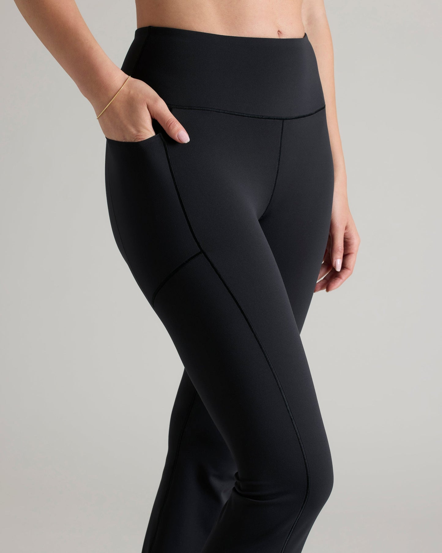 Womens Rhone Revive Flare Legging in Black