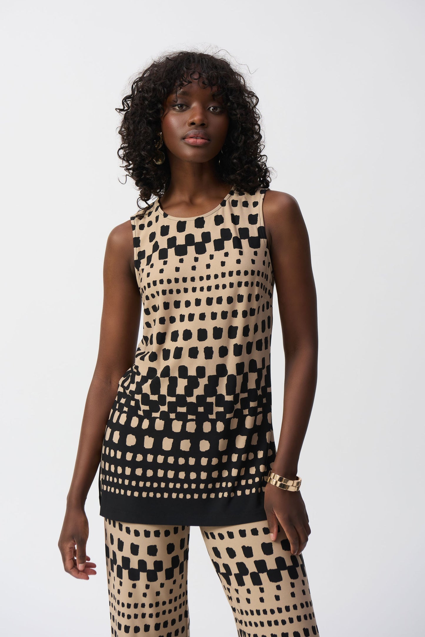 Womens Joseph Ribkoff Geometric Crew Neck Pullover in Black/Dune