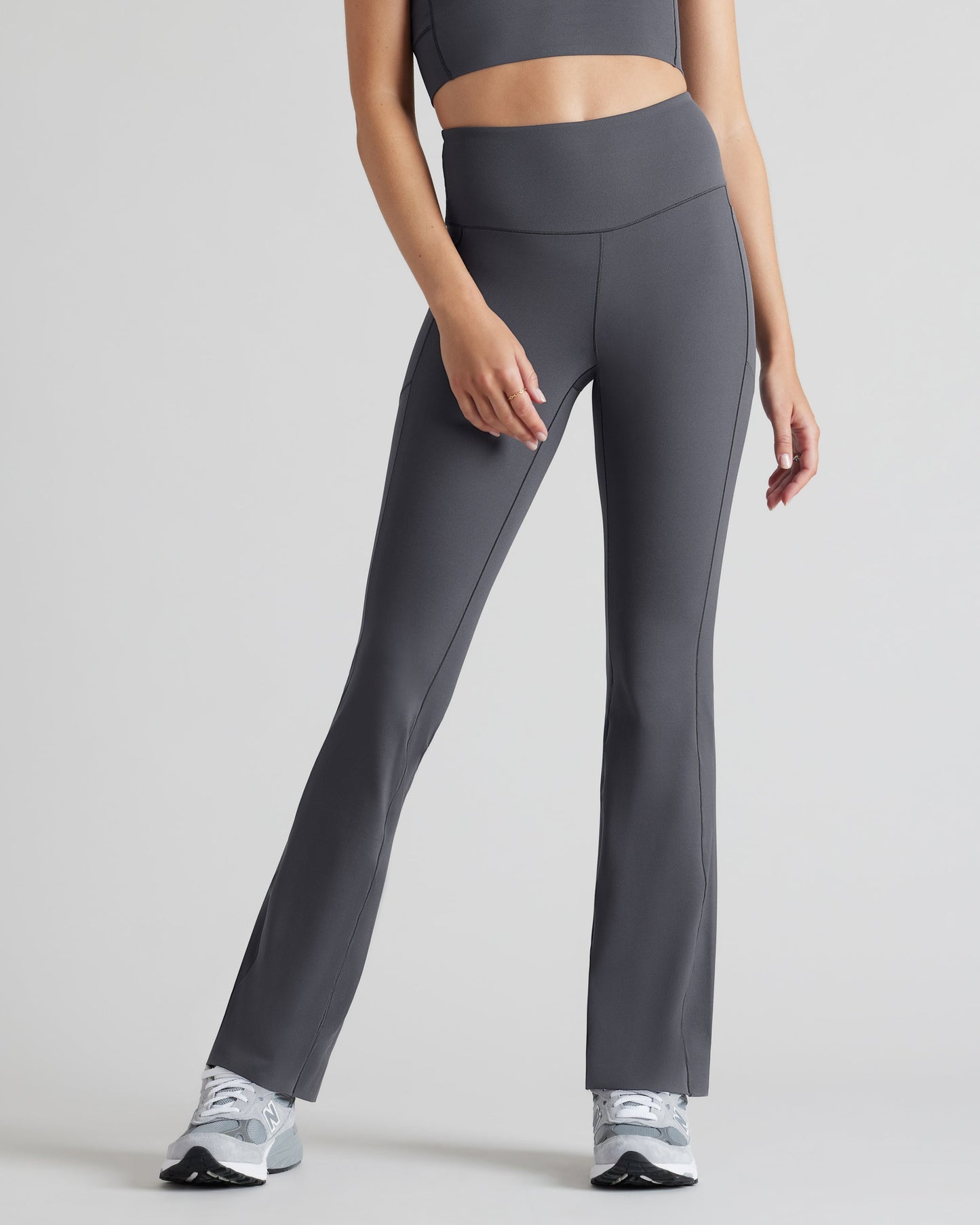 Womens Rhone Revive Flare Legging in Asphalt