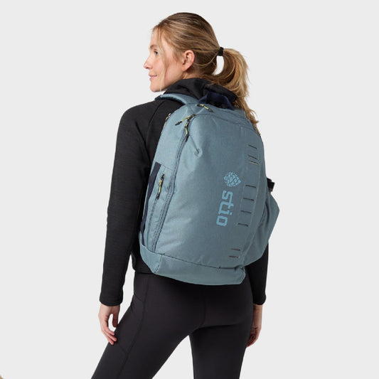 Stio Mens Basin 25L Daypack in Canyon Rock