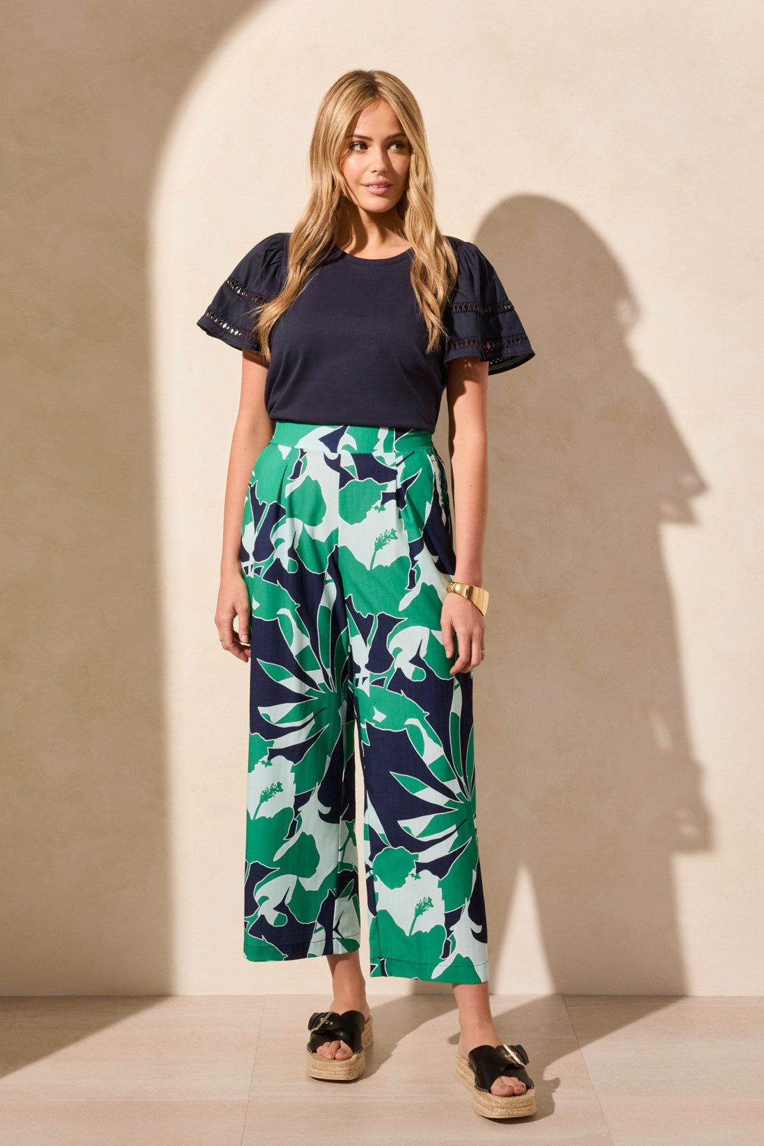 Womens Tribal Foliage Print Pull On Ankle Pant in Kelly